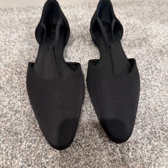 Toteme T-strap Flats Black Pointed Toe Minimalist Size 38 NWOT - Picture 3 of 6